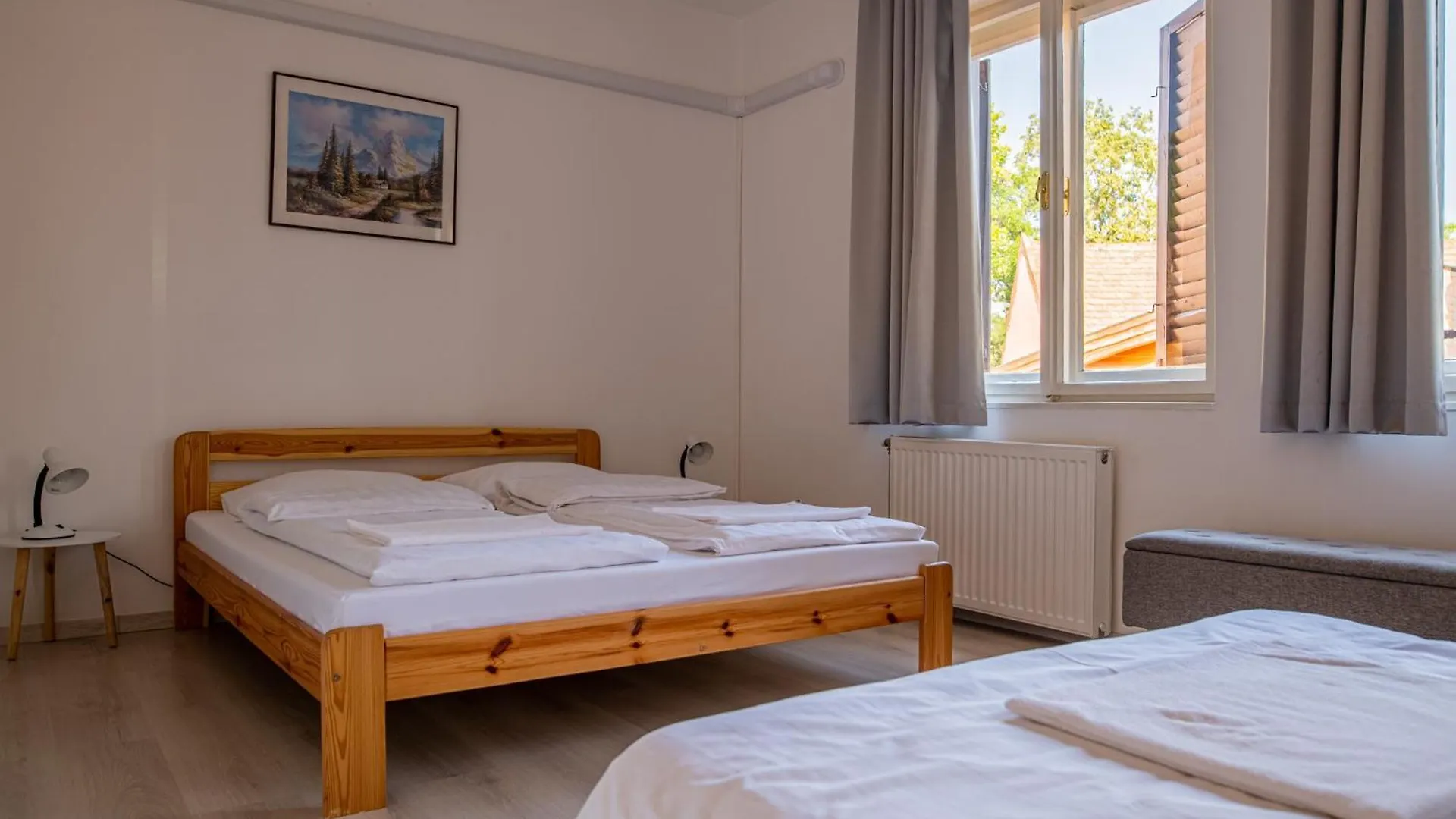 Apartment Barat Vendeghaz - Cosy Guesthouse - Teljes Haz Privat Udvarral - 4 Szoba, 2 Fuerdo Szeged